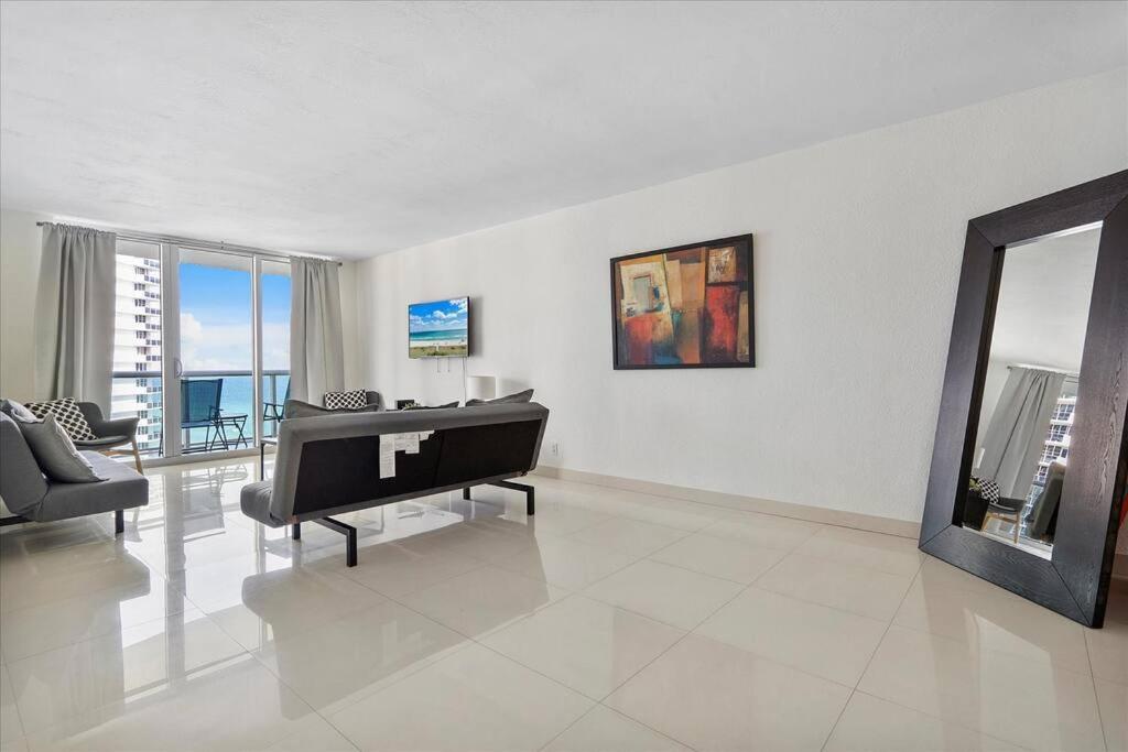 Beachfront 2 Bedroom At Tides Hollywood 8Th Floor المظهر الخارجي الصورة